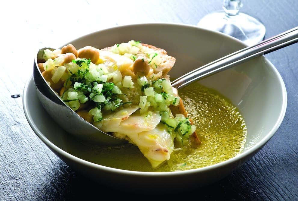 Sopa seca de Bacalhau da Noruega com grão-de-bico, vagem e hortelã