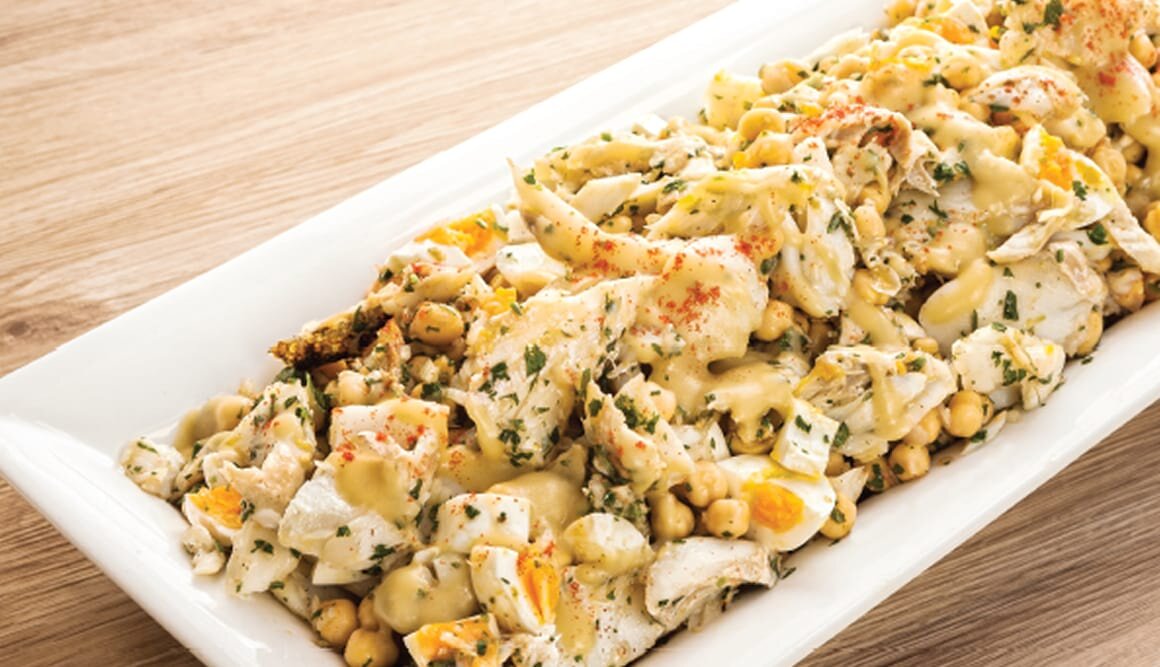 Salada fria de Bacalhau da Noruega grelhado, grão-de-bico e vinagrete de maçã