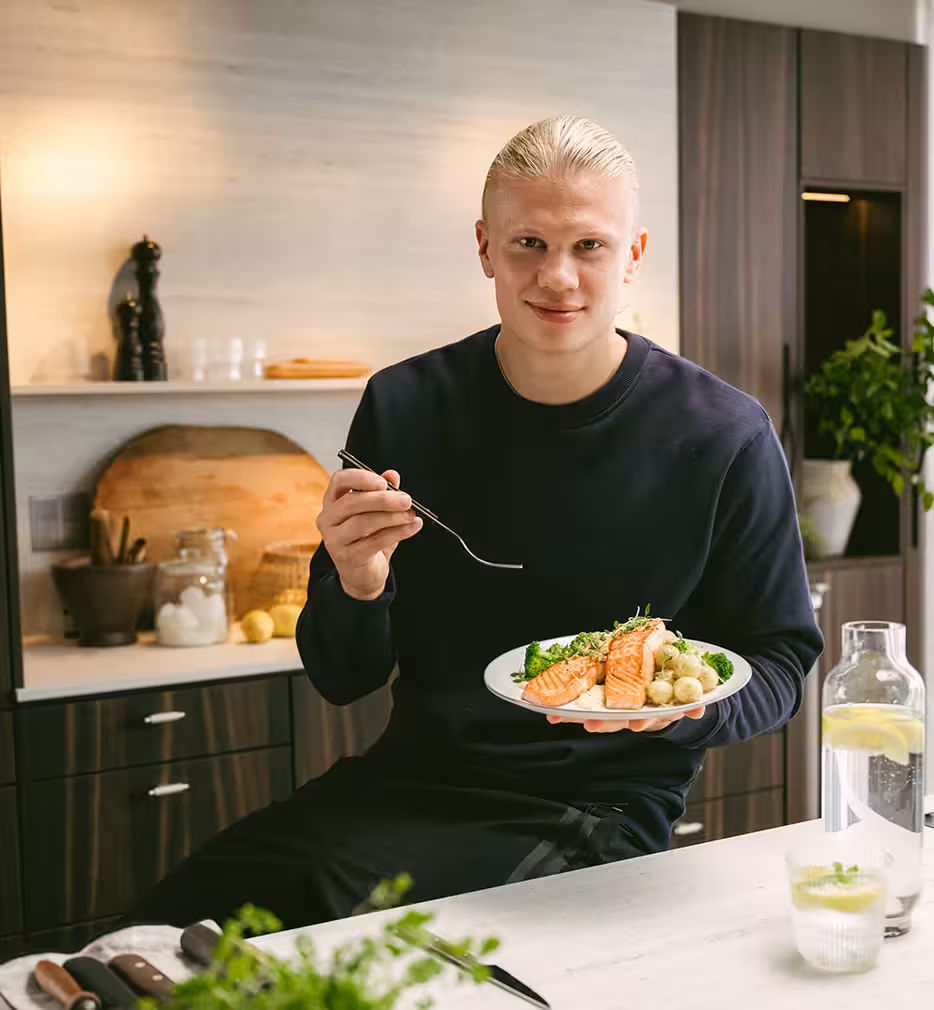 Casal cozinhando o jantar